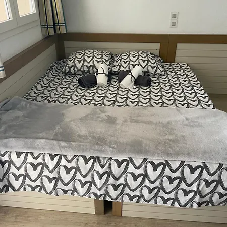 Lägenhet Vu Sur Piscine