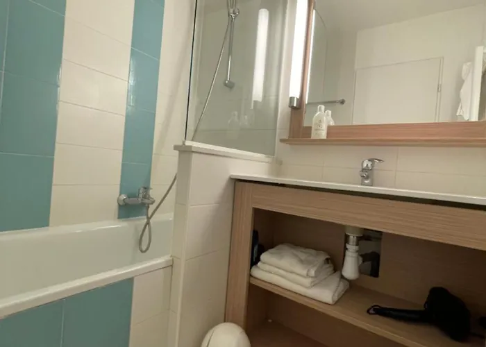 Vu Sur Piscine Saint-Raphaël